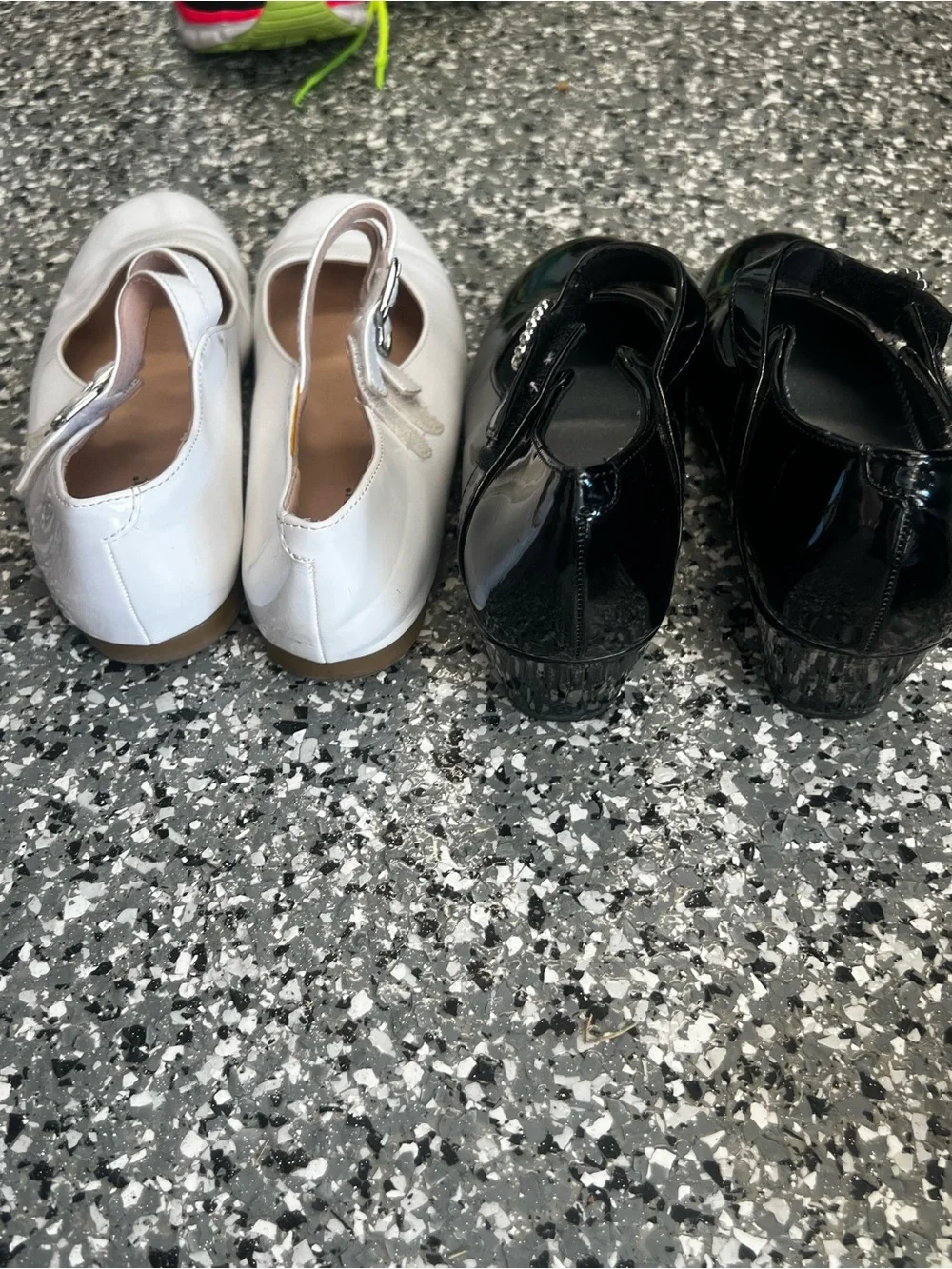 🤍 🖤 2 Pairs Christie & Jill Girls Patent Leather Mary Jane Dress Shoes - Size 4